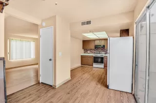 Photo #5: 2340343 Listing 