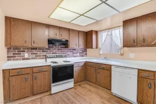 Photo #6: 2340343 Listing 