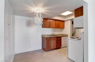 Photo #4: 2340356 Listing