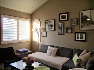 Photo #1: 2340391 Listing 