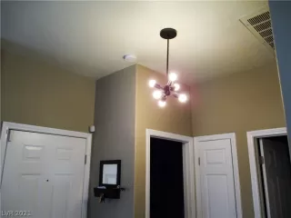 Photo #5: 2340391 Listing 