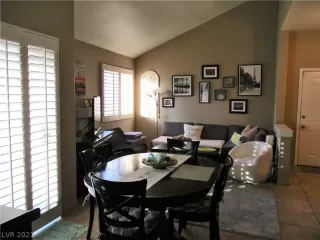 Photo #6: 2340391 Listing 