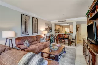 Photo #6: 2340392 Listing