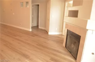 Photo #4: 2340394 Listing