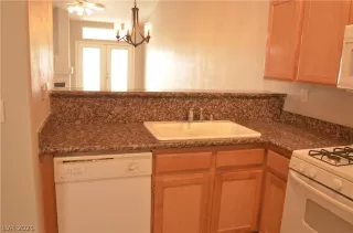 Photo #5: 2340394 Listing