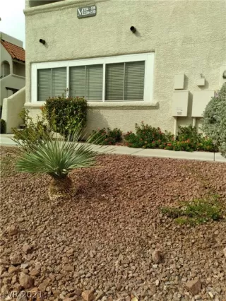 Photo #2: 2340416 Listing