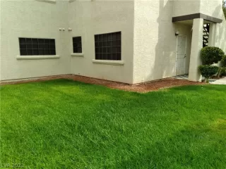 Photo #6: 2340416 Listing