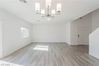 Photo #4: 2340426 Listing