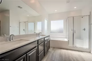 Photo #5: 2340426 Listing