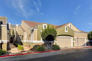 Photo #4: 2340439 Listing