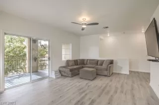 Photo #3: 2340444 Listing