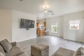 Photo #5: 2340444 Listing