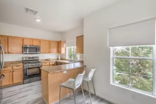 Photo #6: 2340444 Listing