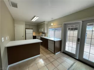 Photo #1: 2340461 Listing