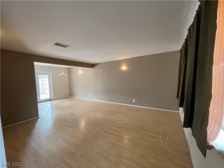 Photo #4: 2340461 Listing