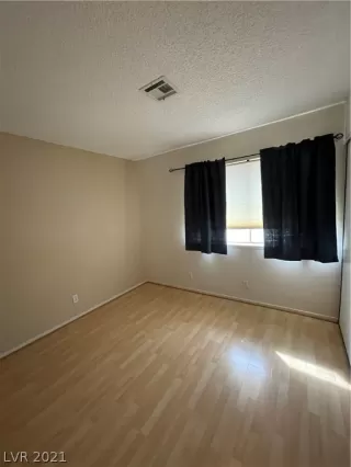 Photo #5: 2340461 Listing