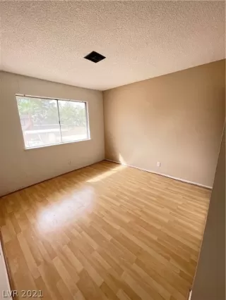 Photo #6: 2340461 Listing