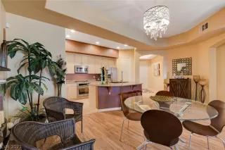 Photo #3: 2340481 Listing