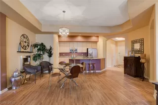 Photo #4: 2340481 Listing