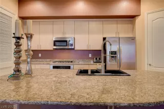 Photo #5: 2340481 Listing