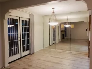 Photo #4: 2340500 Listing