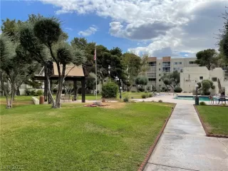 Photo #2: 2340522 Listing