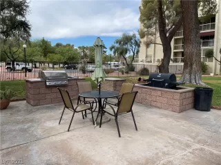 Photo #4: 2340522 Listing