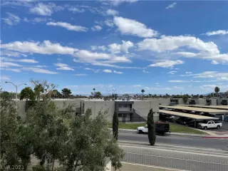 Photo #6: 2340522 Listing