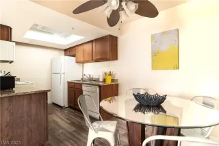 Photo #5: 2340564 Listing 