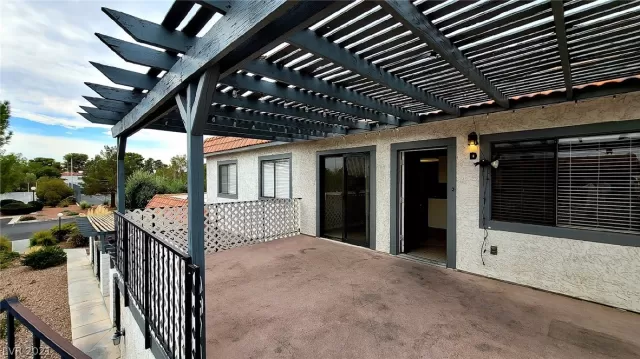 MLS: 2340613 Condo For Sale