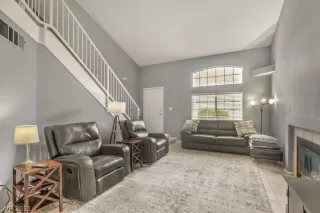 Photo #2: 2340629 Listing 