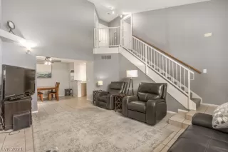 Photo #5: 2340629 Listing 