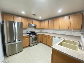 Photo #2: 2340639 Listing 