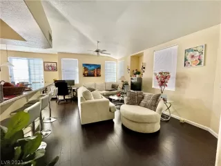 Photo #2: 2340644 Listing