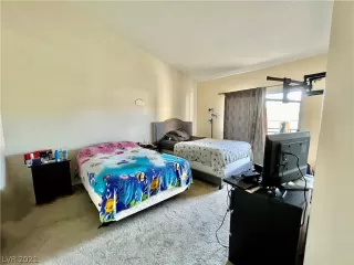 Photo #3: 2340644 Listing