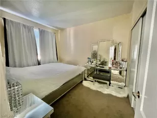 Photo #4: 2340644 Listing