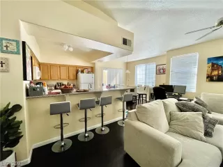 Photo #5: 2340644 Listing