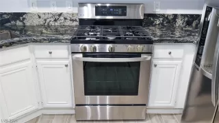 Photo #6: 2340696 Listing