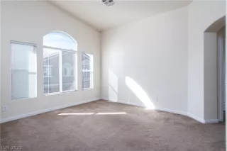 Photo #5: 2340697 Listing 