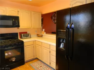 Photo #6: 2340702 Listing