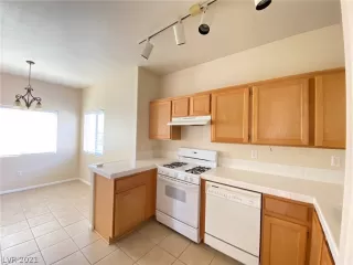 Photo #3: 2340716 Listing 