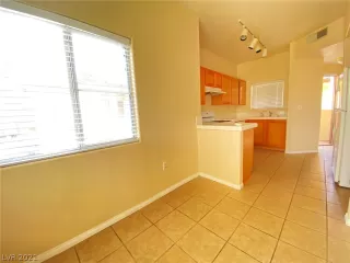 Photo #5: 2340716 Listing 