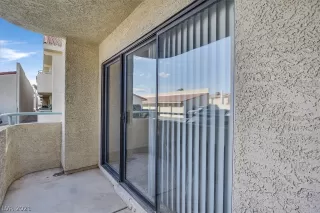 Photo #5: 2340741 Listing 