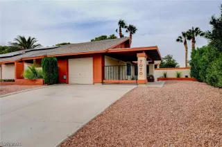 Photo #2: 2340770 Listing