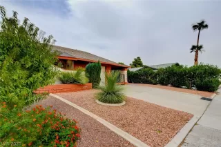 Photo #3: 2340770 Listing