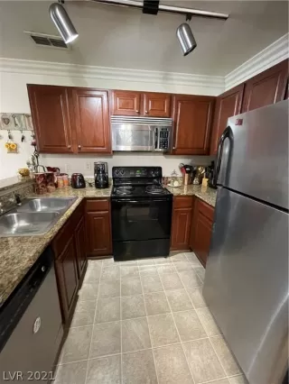 Photo #5: 2340791 Listing