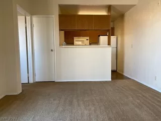 Photo #4: 2340800 Listing