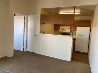 Photo #5: 2340800 Listing