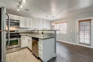 Photo #3: 2340805 Listing