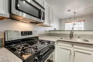 Photo #4: 2340805 Listing